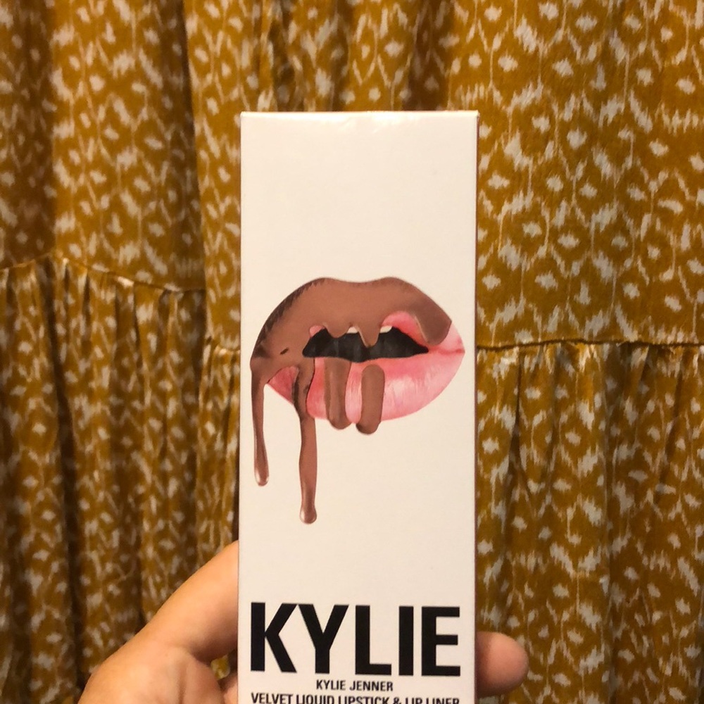 Kylie Velvet Lip Kit BRAND NEW in Charm